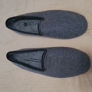 Industry of All Nations wool cabrales slippers